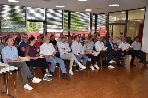 Gäste bei der Infoveranstaltung im Feuerwehrhaus