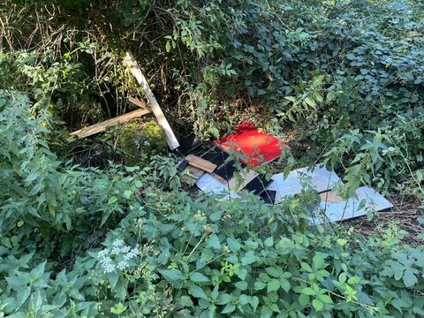 illegal entsorgter Müll im Wald in Steißlingen