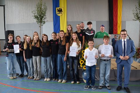 Die geehrten Sportlerinnen und Sportler am Bürgertag in der Seeblickhalle