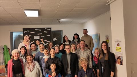 Gruppenbild Helferkreis im Welt-Raum