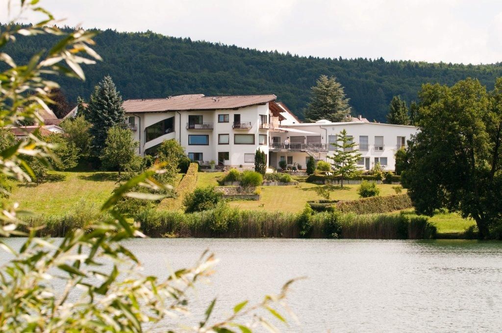 Außenansicht vom See aus